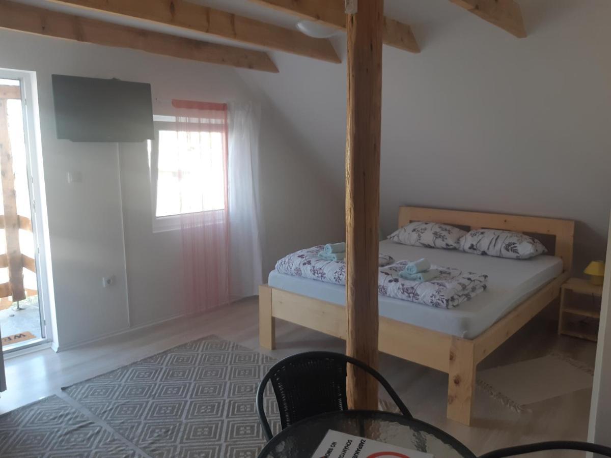 Mirella Rooms ปาลิช ภายนอก รูปภาพ